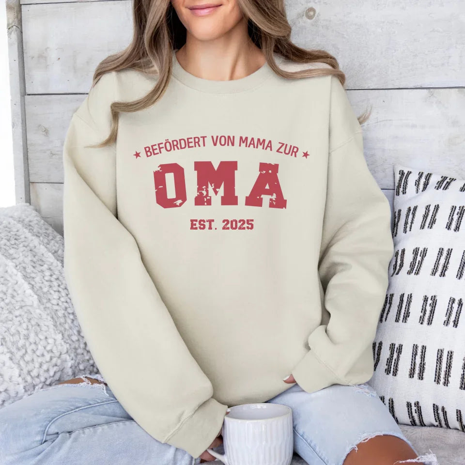 Printify 1Personalisierbares Sweatshirt befördert zur Oma Sweatshirts befördert zur Oma Sand