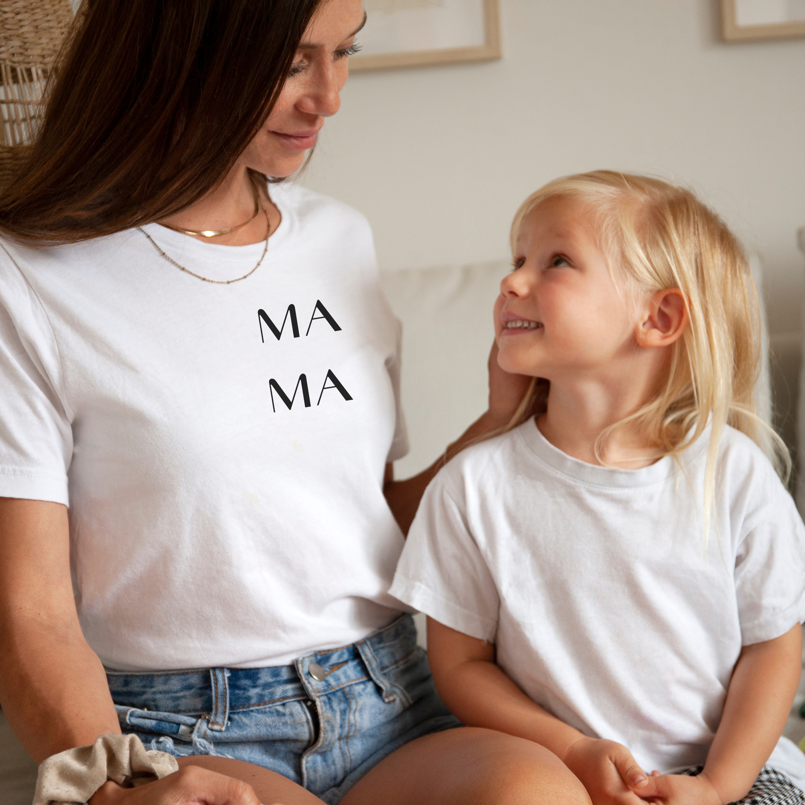 mamagibt Mama T-Shirt MA-MA Vibes White
