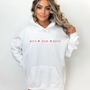 mamagibt Mama Hoodie Wife-Mom-Boss White personalisiert