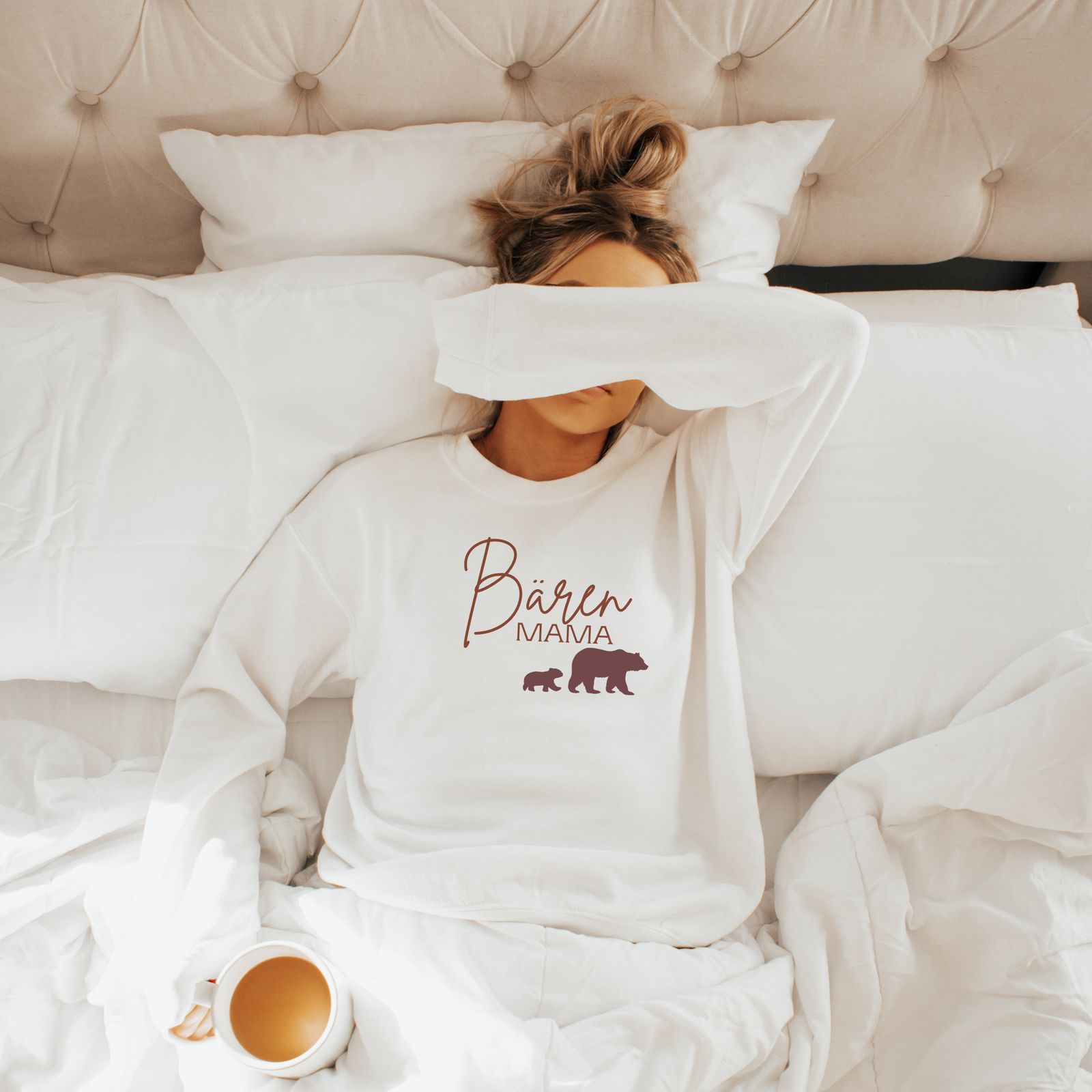 mamagibt Sweatshirt Mama Bär mit Motiv White