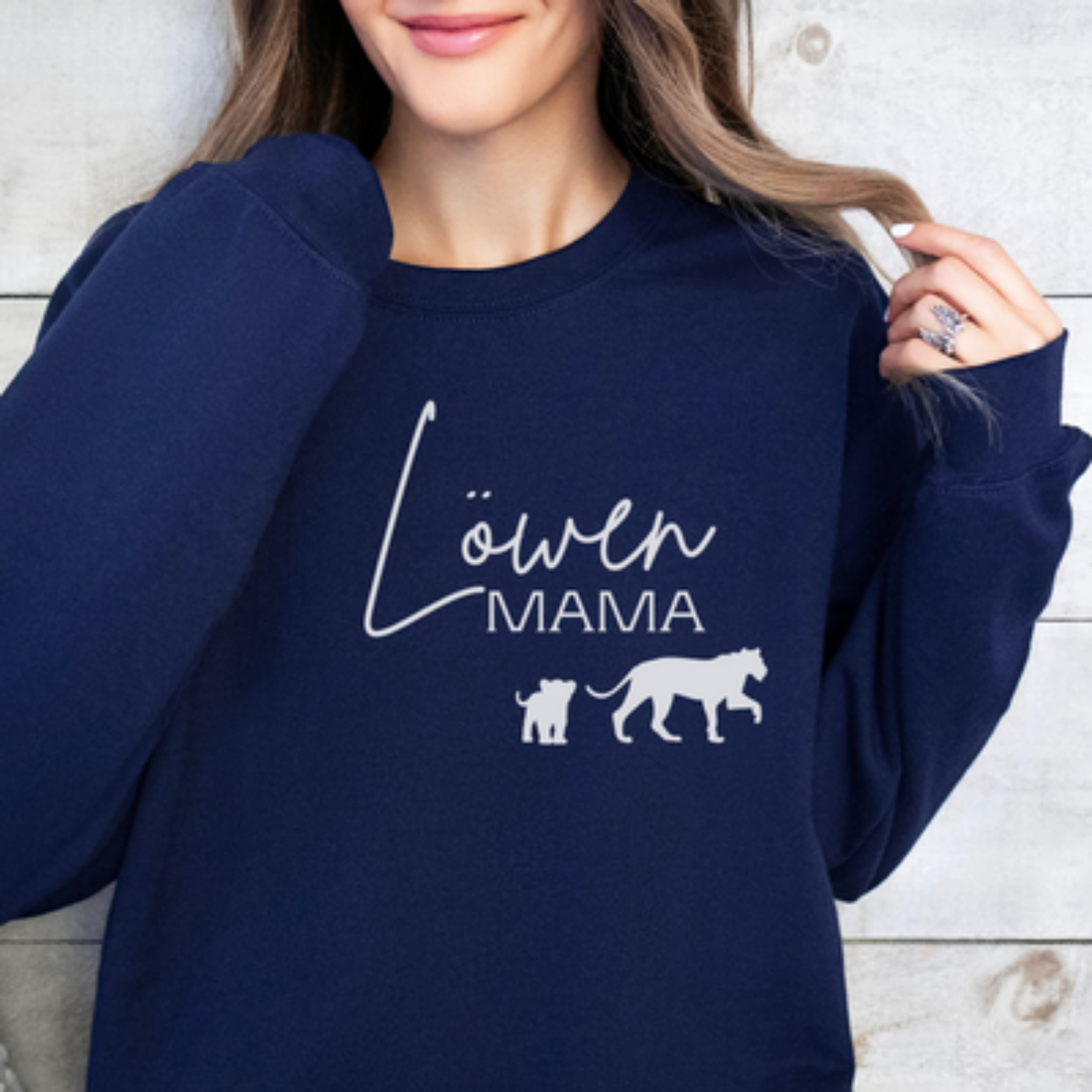 mamagibt Sweatshirt Löwen Mama mit Motiv Navy