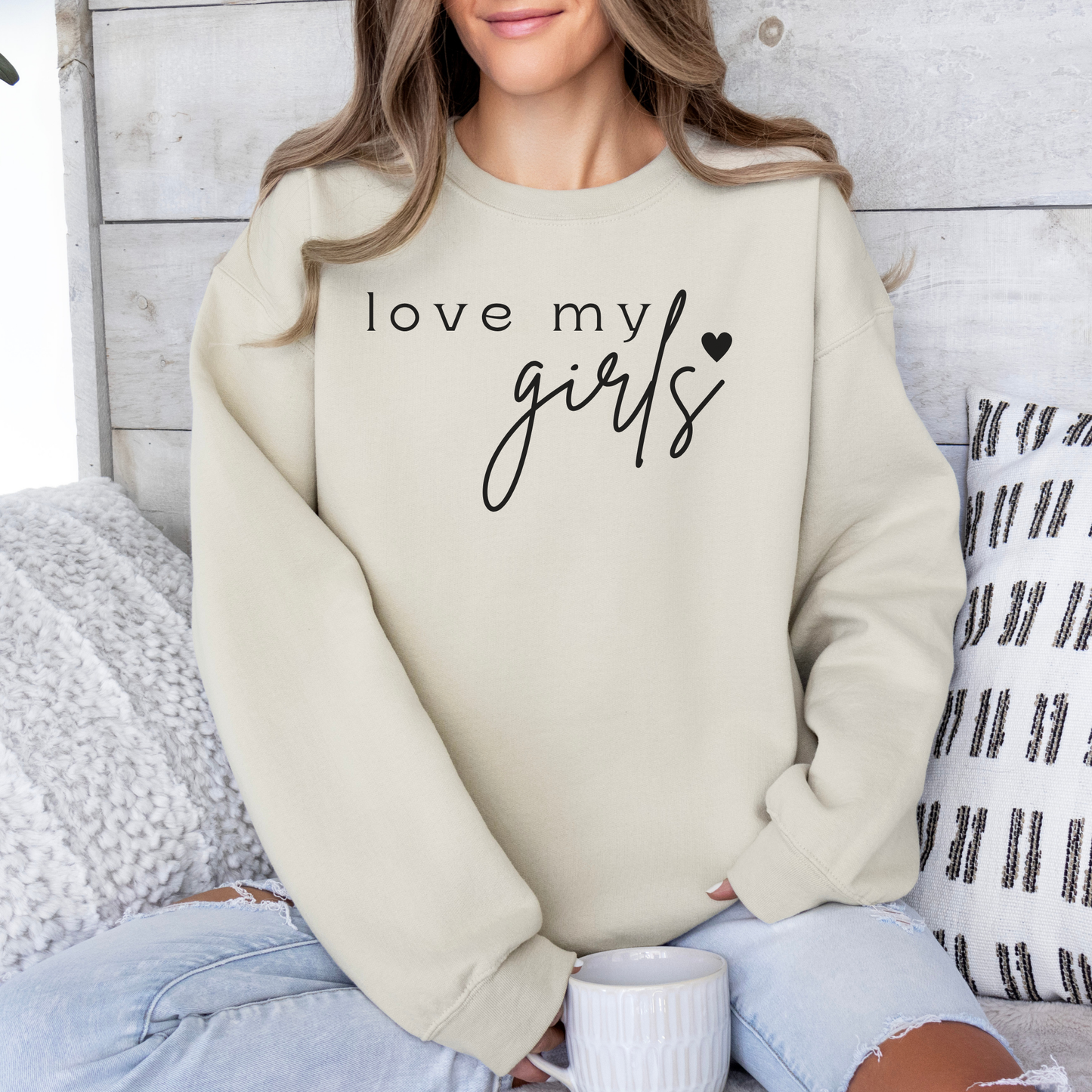 mamagibt Mama Sweatshirt love my girls Sand