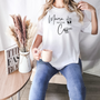 mamagibt Mama T-Shirt Mama needs Coffee White