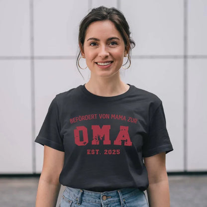 Printify Personalisierbares T-Shirt Befördert zur Oma