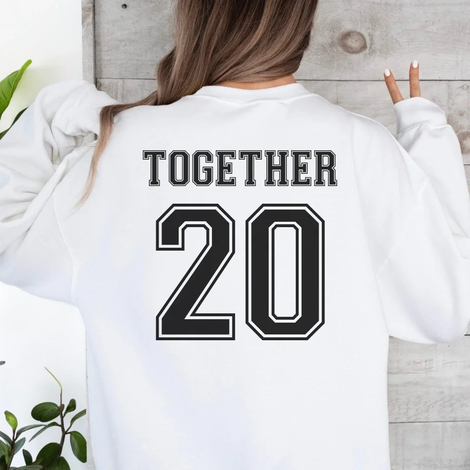 mamagibt Personalisiertes Partner Sweatshirt mit Datum Wifey Sweatshirt Couple sport copy White