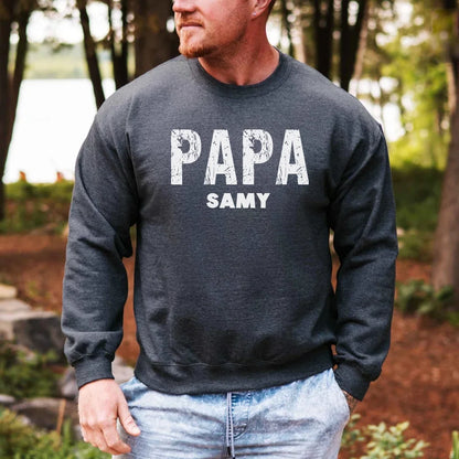 Printify Papa Sweatshirt personalisierbar mit Namen Papa Sweatshirt Design 6 Dark Heather