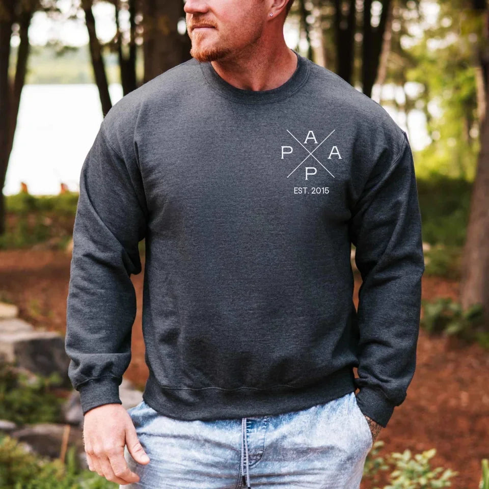 Printify Personalisierbares Papa Sweatshirt mit Datum Papa Sweatshirt Design 3 Dark Heather