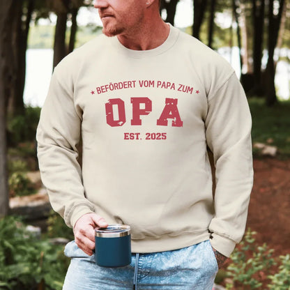Printify 1Personalisierbares Sweatshirt befördert zum Opa Sweatshirt befördert zum Onkel Sand
