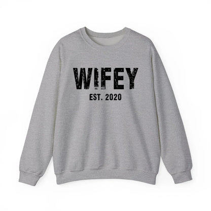 mamagibt Partner Sweatshirt mit Datum personalisiert Wifey