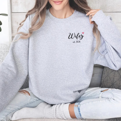 mamagibt Individuelle Partner Sweatshirts personalisiert mit Datum Wifey Sweatshirt Couple Sport Grey