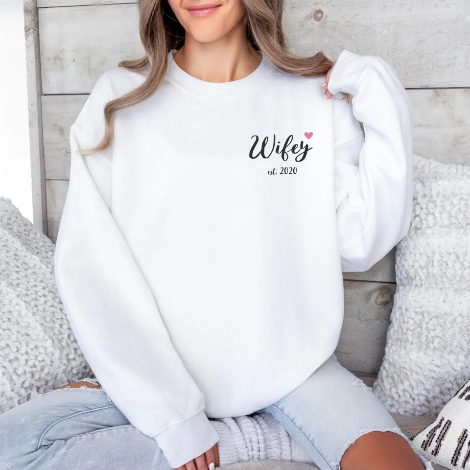 mamagibt Individuelle Partner Sweatshirts personalisiert mit Datum Wifey Sweatshirt Couple White