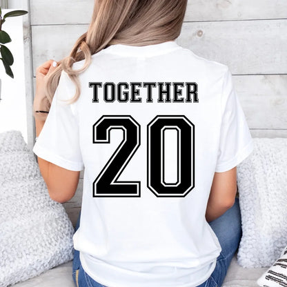 mamagibt Personalisiertes Partner T-Shirt mit Datum Wifey T-Shirt Couple Wifey togehter White