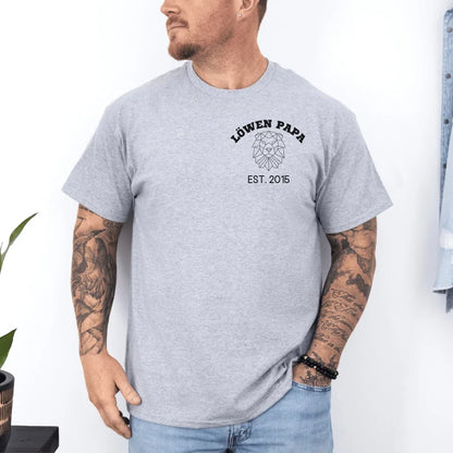 Printify Löwen Papa T-Shirt personalisierbar T-Shirt Papa Design 3 Athletic Heather