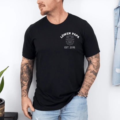 Printify Löwen Papa T-Shirt personalisierbar T-Shirt Papa Design 3 Black
