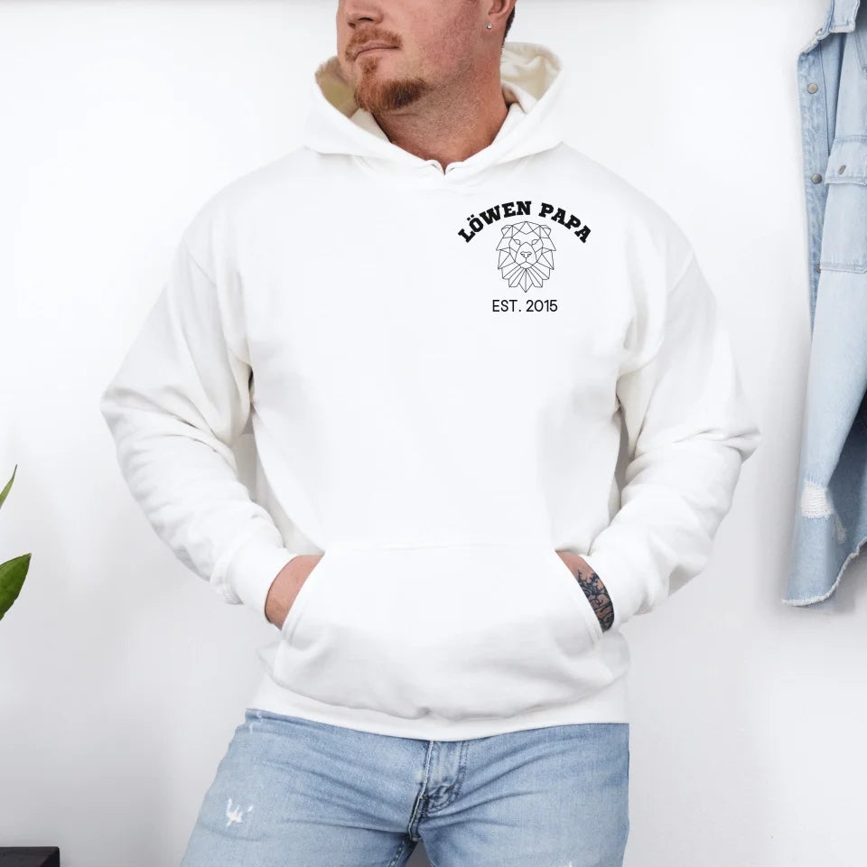 Printify Hoodie Löwen Papa mit Datum personalisiert Hoodie Löwen Papa White