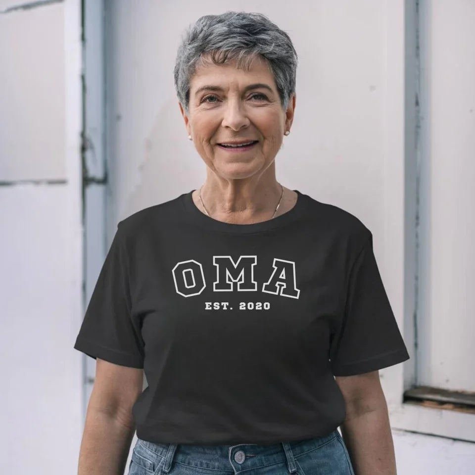 Printify Sportliches Oma T-Shirt mit Datum personalisiert