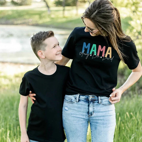 Buntes T-Shirt Mama personalisierbar mit Namen