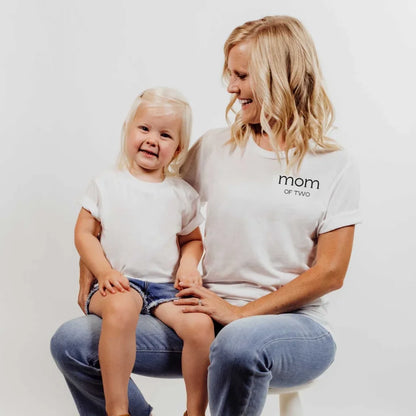 Printify Personalisiertes Mama T-Shirt "Mom of X"