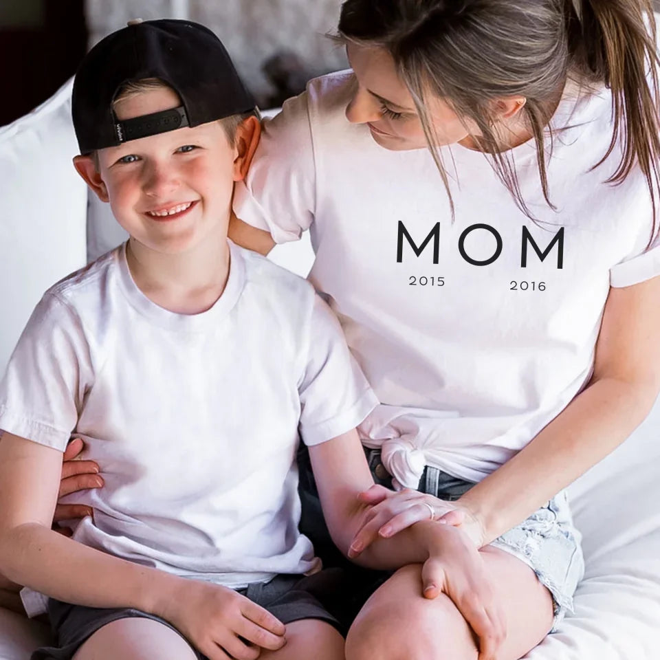 Printify Personalisierbares Mama T-Shirt mit Geburtsdatum