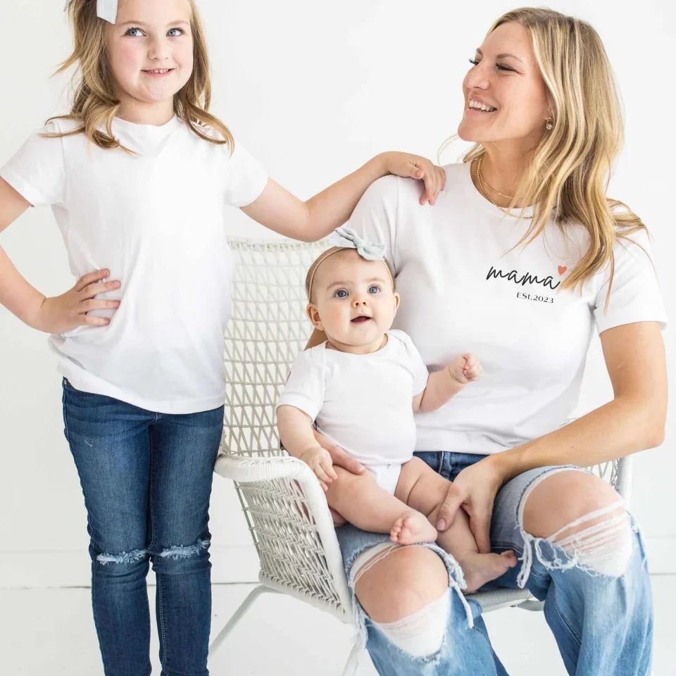 Printify Personalisiertes Mama T-Shirt mit Datum und Herz