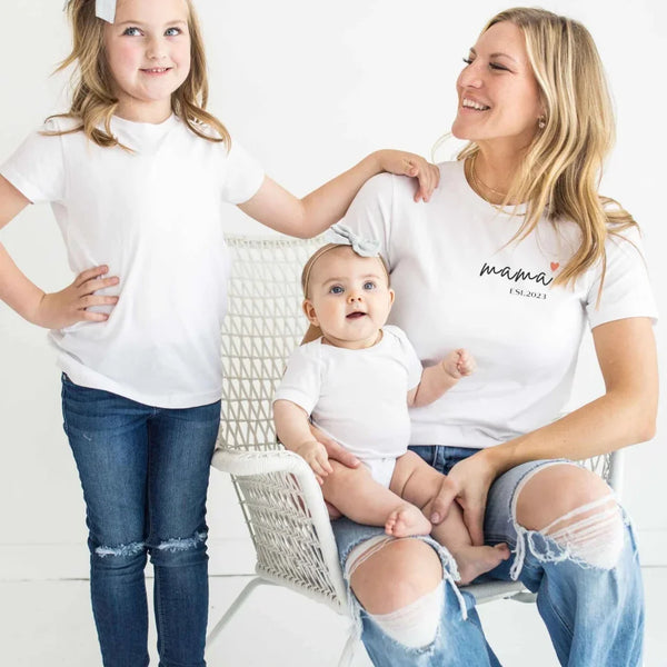 Personalisiertes Mama T-Shirt mit Datum und Herz