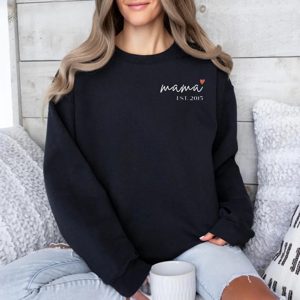 mamagibt Sweatshirt Mama personalisierbar mit Datum und Herz Sweatshirt Mama Design 1 Black
