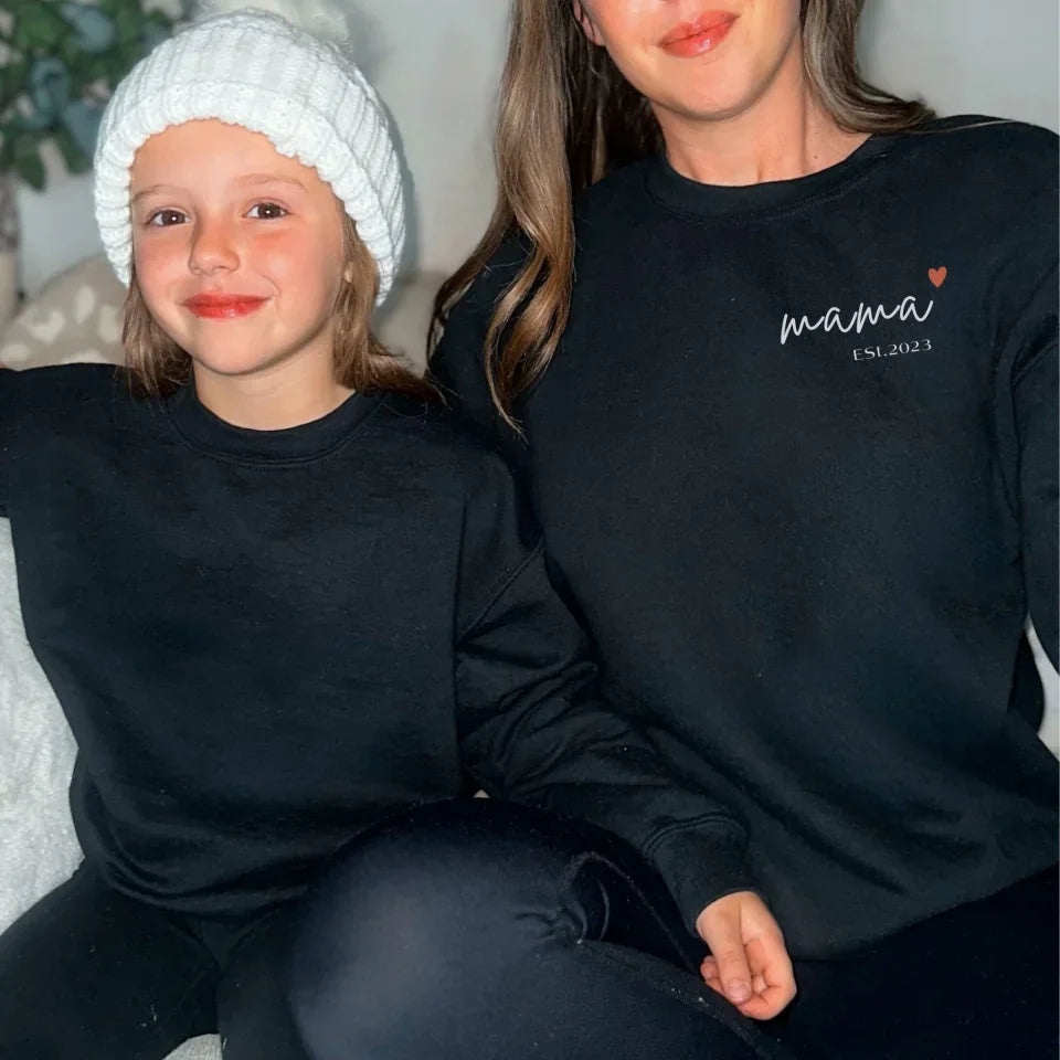 mamagibt Sweatshirt Mama personalisierbar mit Datum und Herz