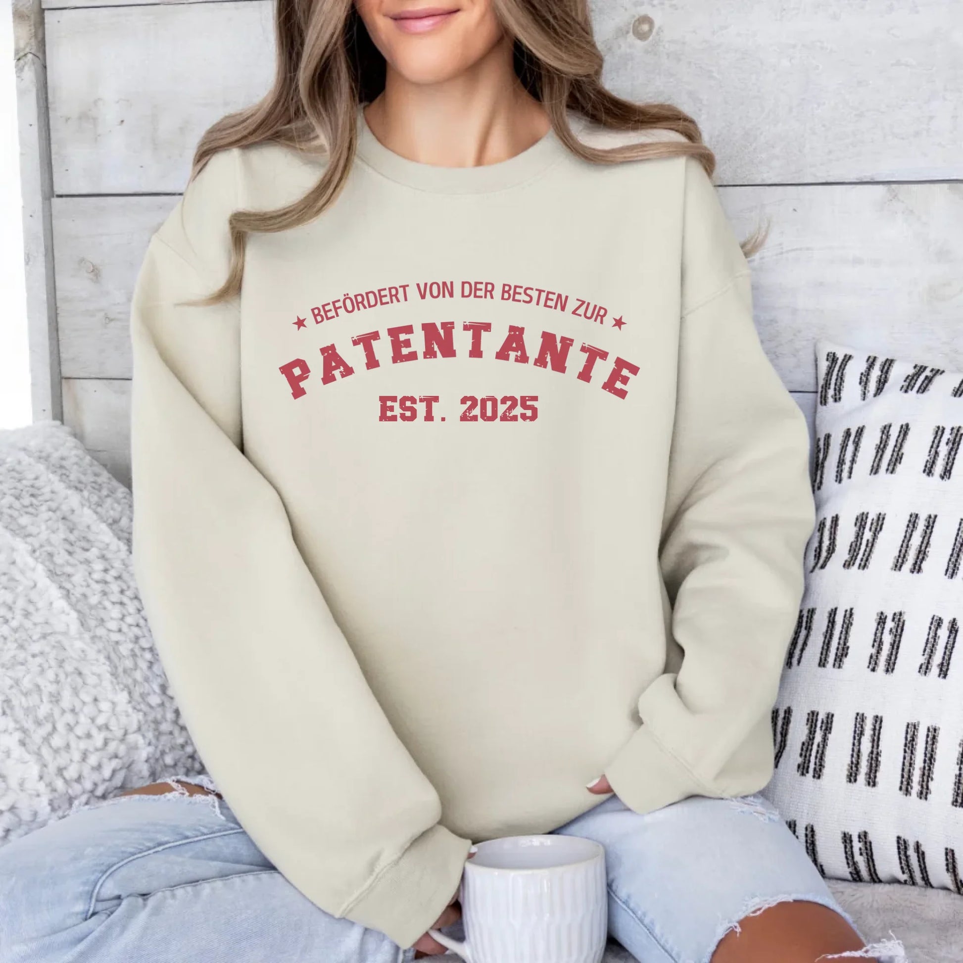Printify 1Personalisierbares Sweatshirt befördert zur Patentante Sweatshirts befördert zur Patentante Sand