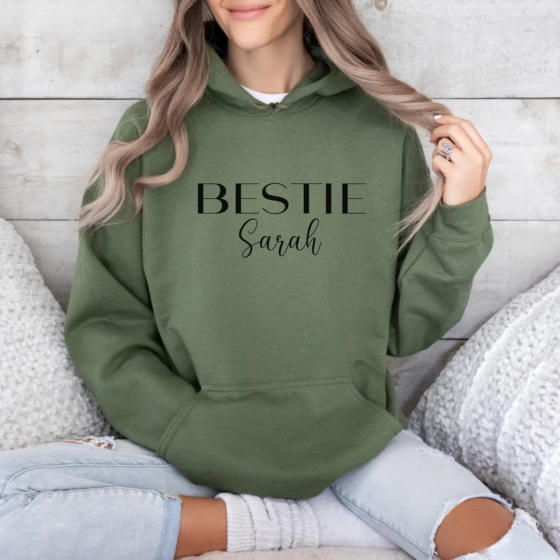 mamagibt Personalisierbarer Hoodie Bestie mit Name Hoodie Bestie 2 Military Green