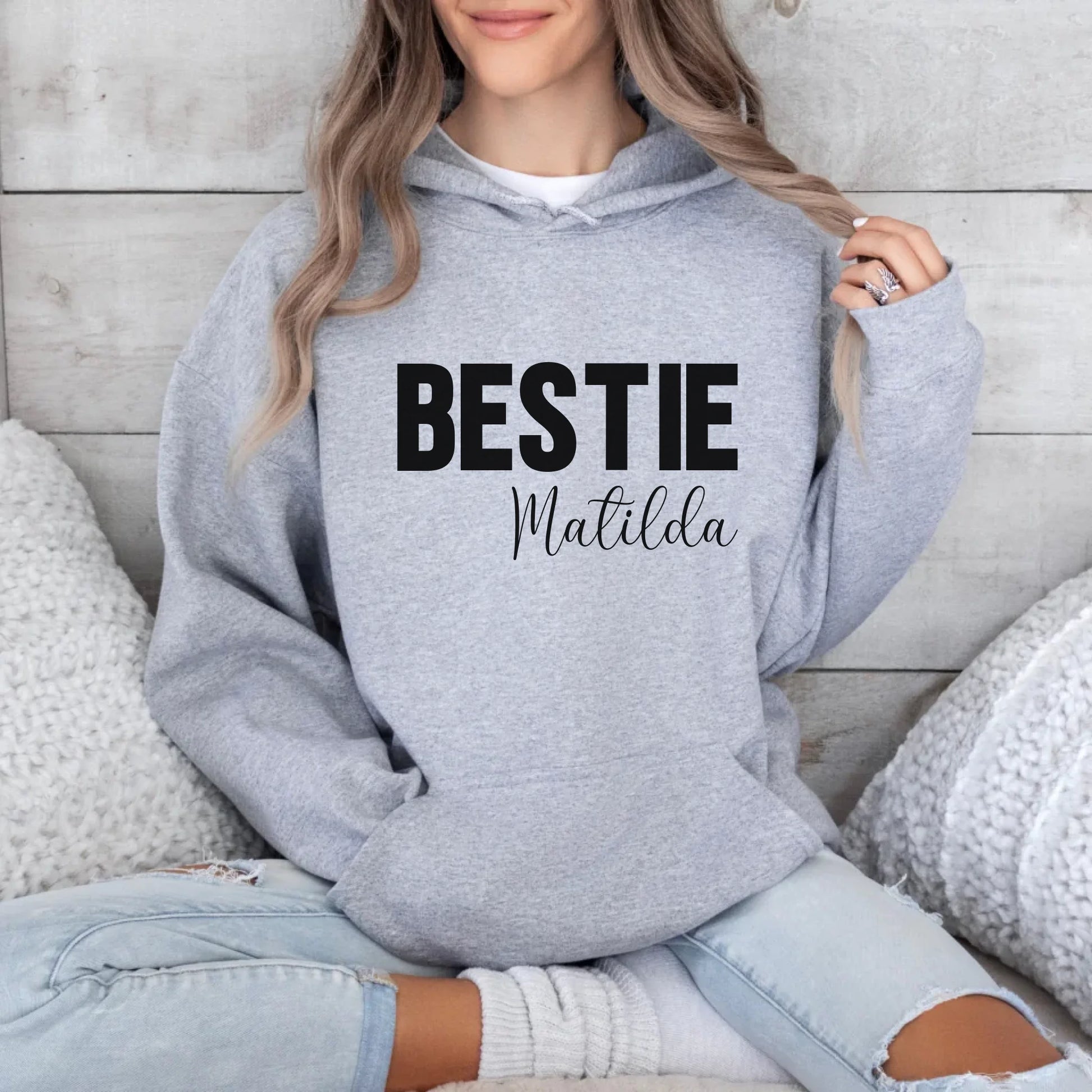 mamagibt Personalisierbarer Freundinnen Hoodie mit Name Hoodie Bestie 1 Sport Grey