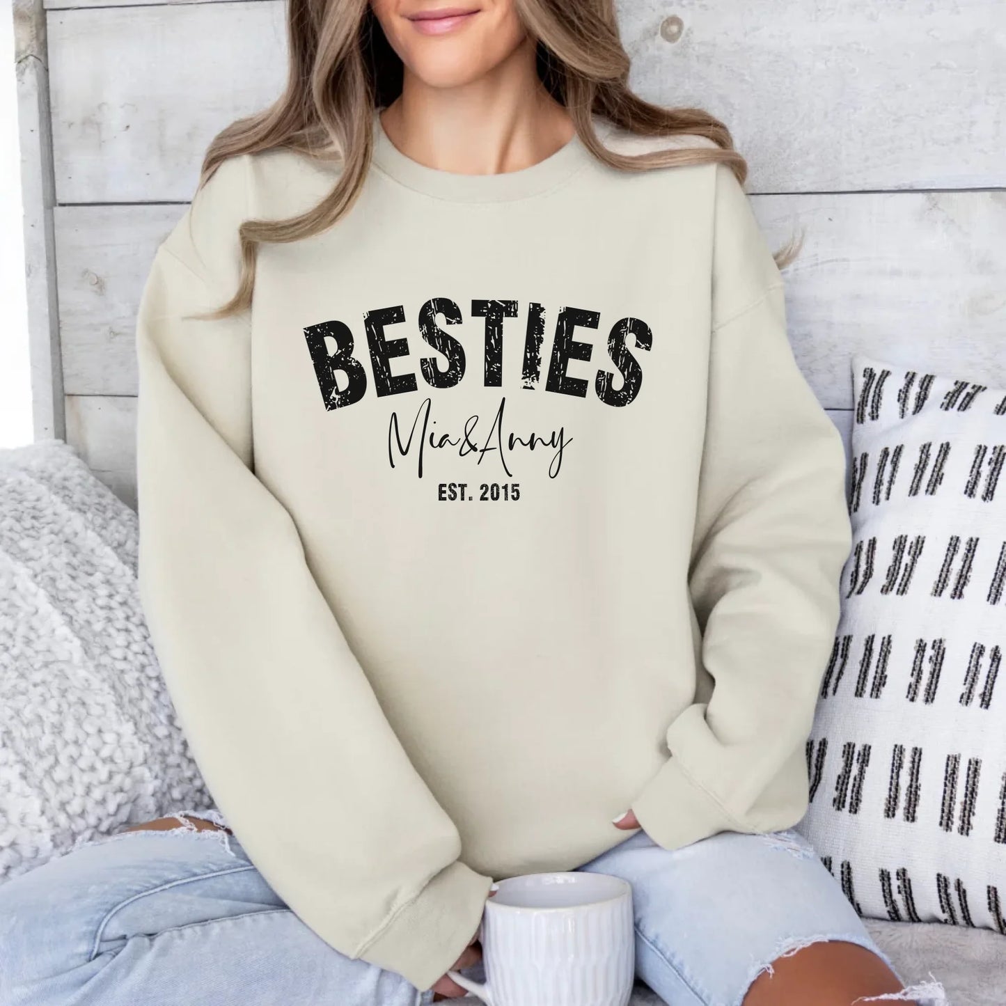 mamagibt Bestie Sweatshirt Personalisierbar mit Namen und Datum Sweatshirts Bestie 4 Sand