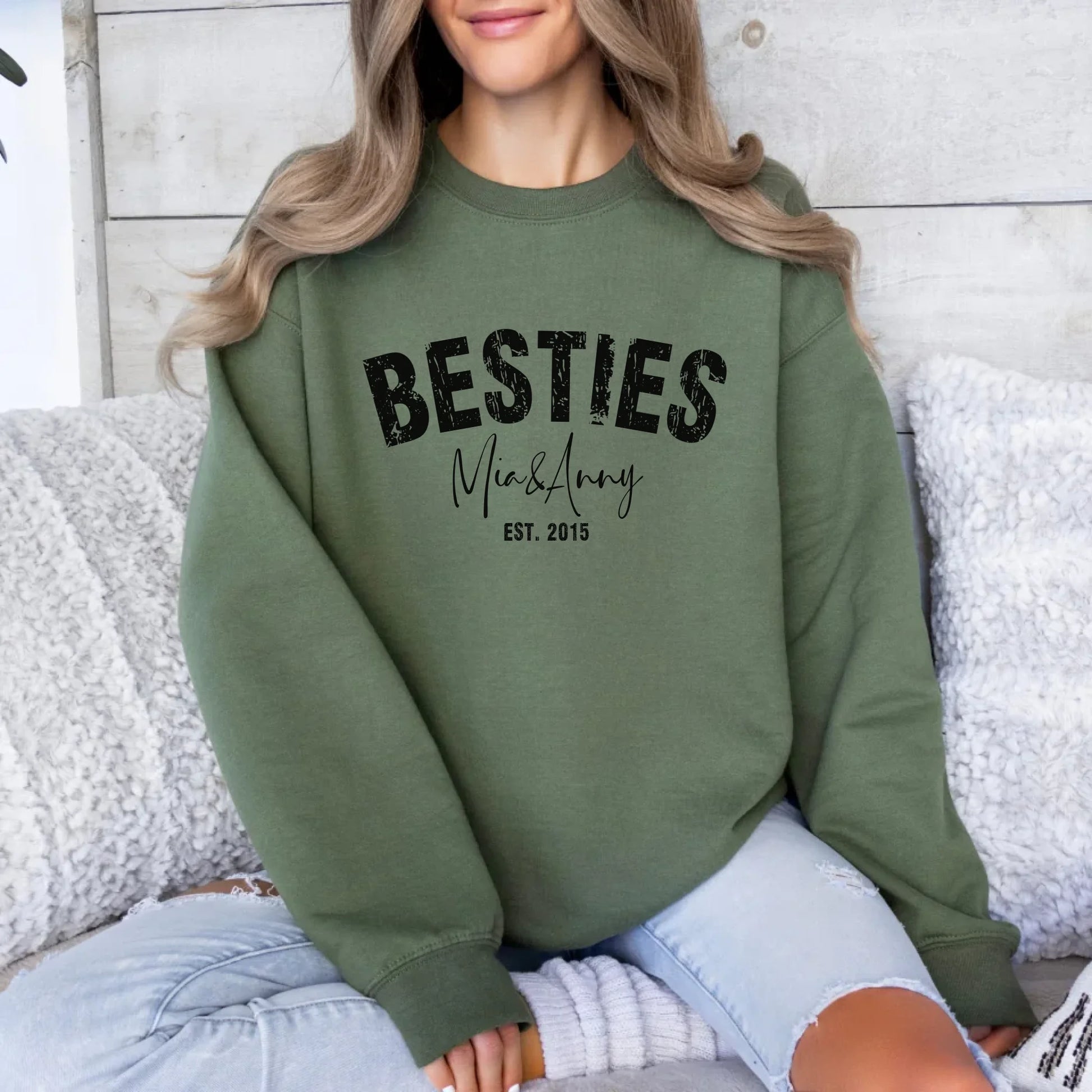 mamagibt Bestie Sweatshirt Personalisierbar mit Namen und Datum Sweatshirts Bestie 4 Military Green