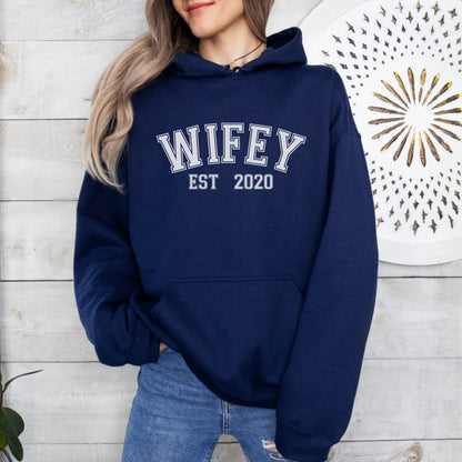 mamagibt Personalisierbarer Partner Hoodie – Wifey mit Datum Hoodie Couple Wifey Sport Navy