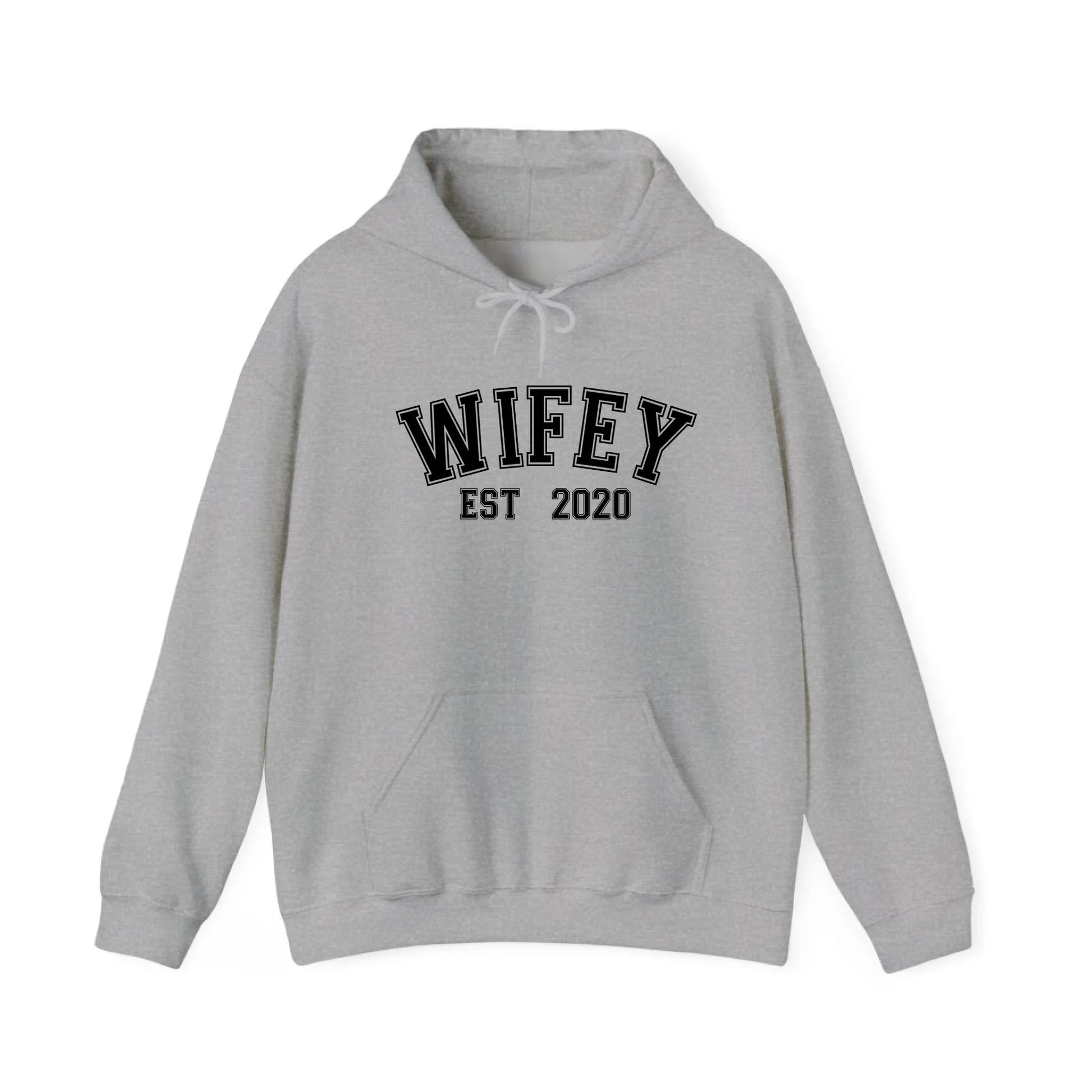 mamagibt Personalisierbarer Partner Hoodie – Wifey mit Datum
