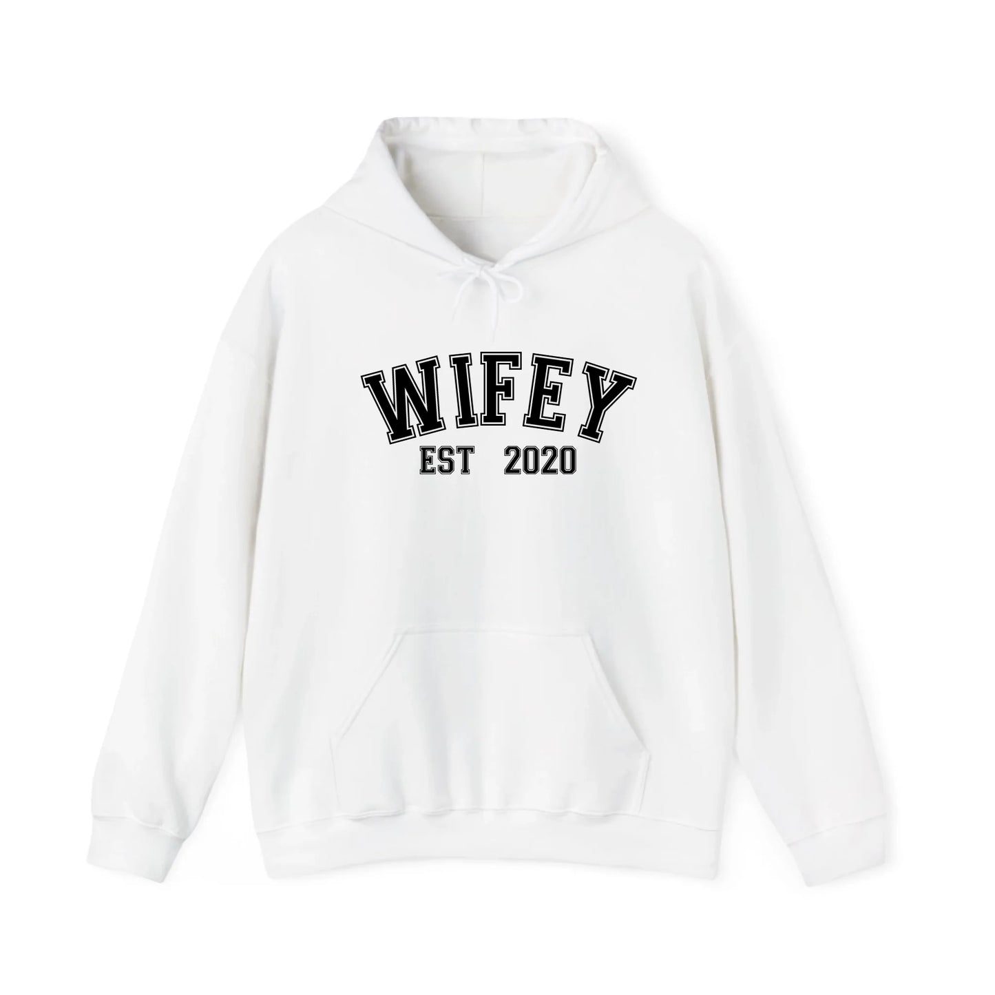 mamagibt Personalisierbarer Partner Hoodie – Wifey mit Datum