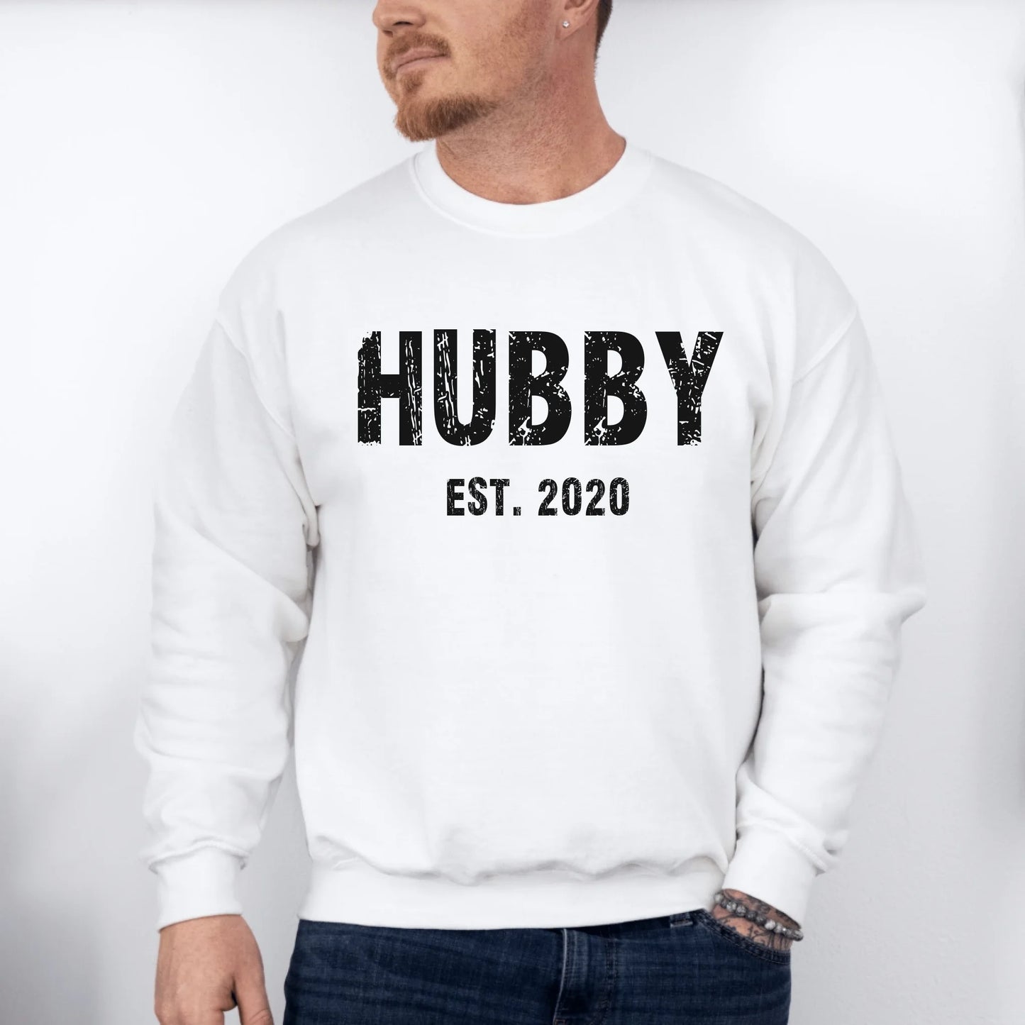 mamagibt Partner Sweatshirt mit Datum personalisiert Hubby Sweatshirt Couple Hubby grunge White
