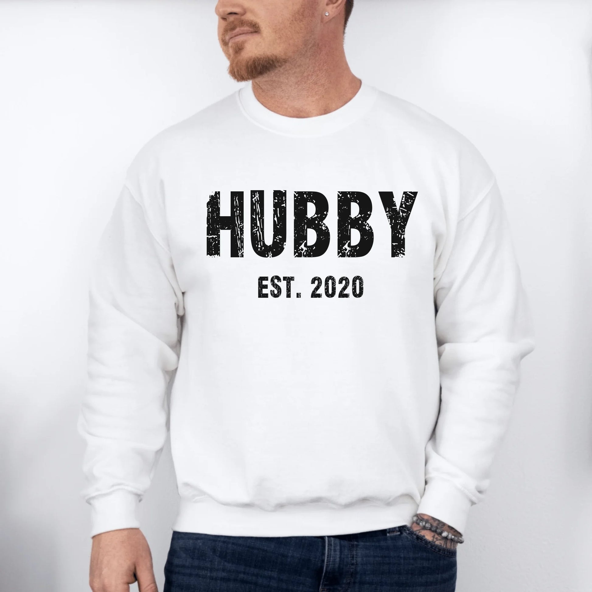 mamagibt Partner Sweatshirt mit Datum personalisiert Hubby Sweatshirt Couple Hubby grunge White