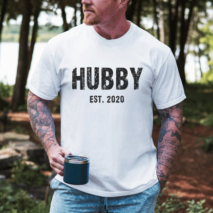 mamagibt Partner T-Shirt mit Datum personalisiert Hubby T-Shirt Couple Hubby Grunge White