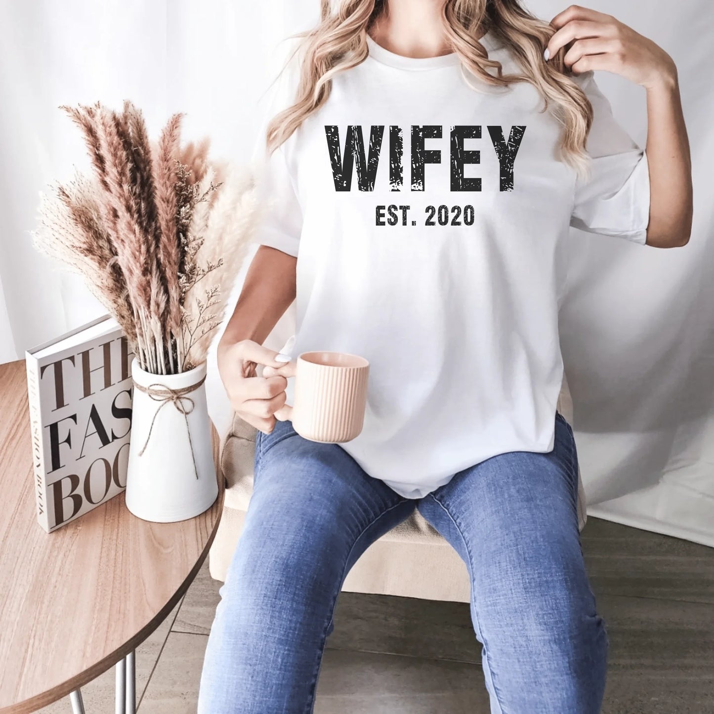 mamagibt Partner T-Shirt mit Datum personalisiert Wifey T-Shirt Couple Wifey grunge White