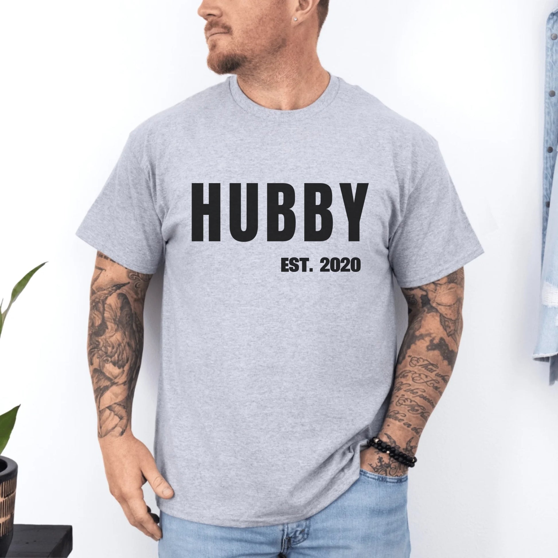 mamagibt Personalisiertes Partner T-Shirt Hubby T-Shirt Couple Hubby Athletic Heather