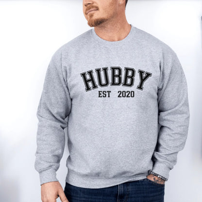 mamagibt Partner Sweatshirt personalisiert mit Datum Hubby Sweatshirt Couple Hubby Sport Sport Grey
