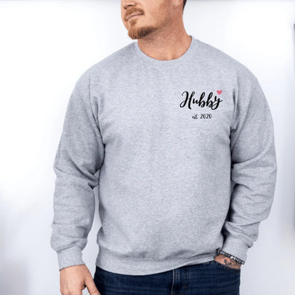 mamagibt Individuelle Partner Sweatshirts personalisiert mit Datum Sweatshirt Couple Hubby mit Herz Sport Grey