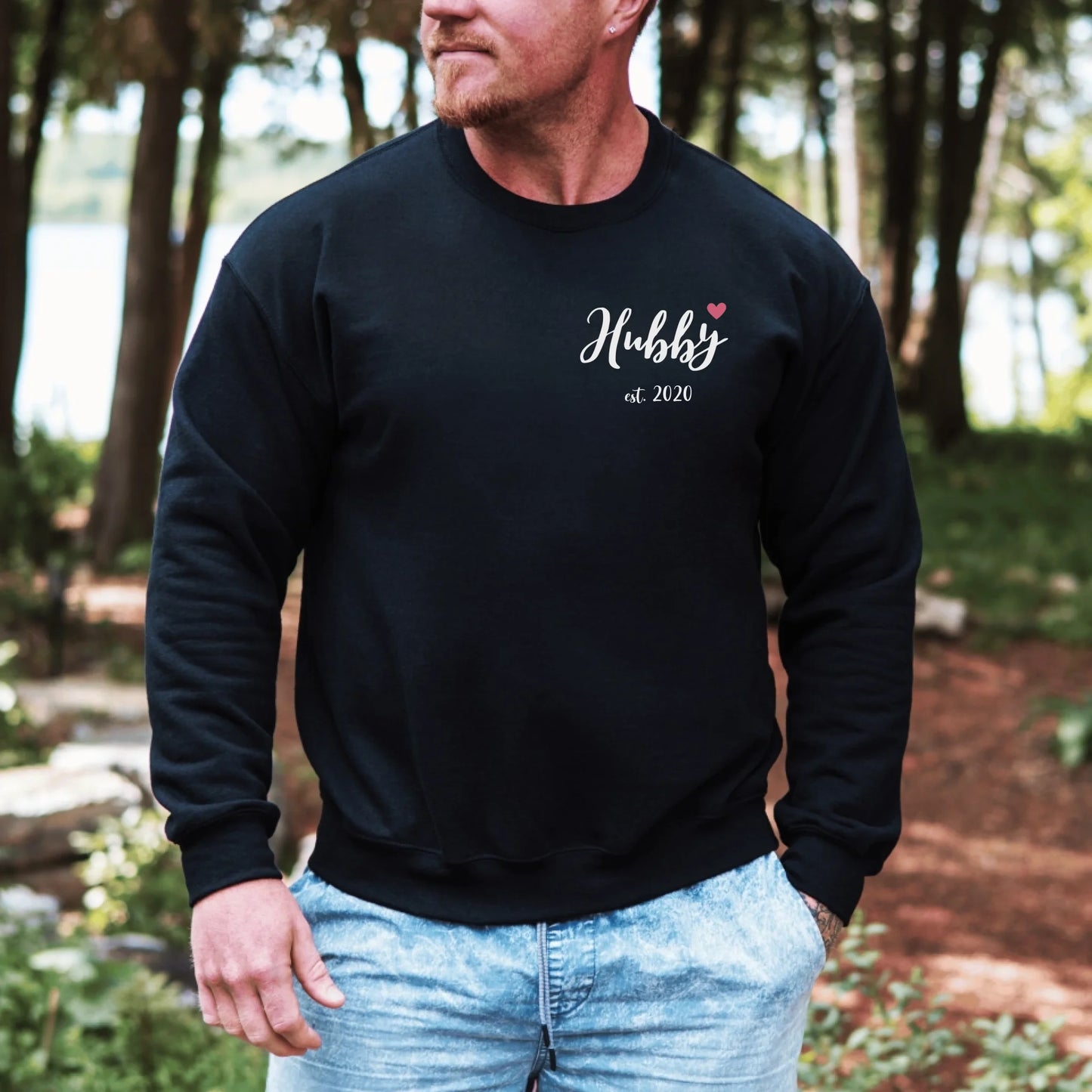 mamagibt Individuelle Partner Sweatshirts personalisiert mit Datum Sweatshirt Couple Hubby mit Herz Black