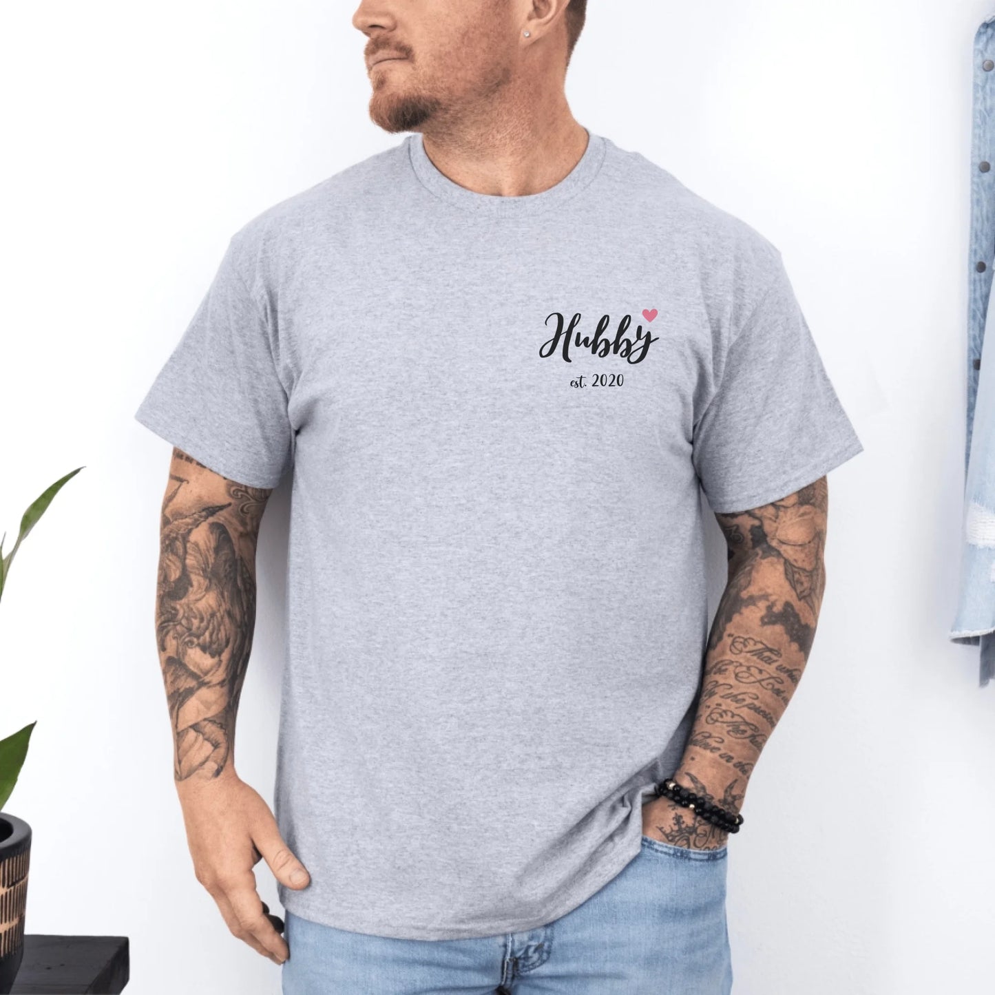 mamagibt Individuelle Partner T-Shirts personalisiert mit Datum Hubby T-Shirt Couple Hubby Herz Athletic Heather