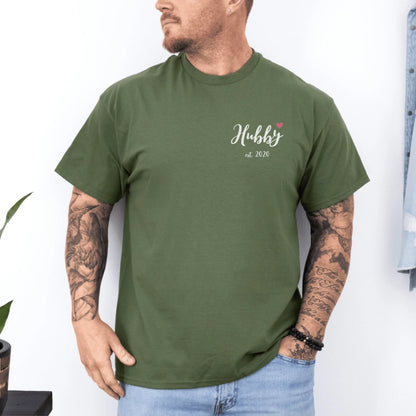 mamagibt Individuelle Partner T-Shirts personalisiert mit Datum Hubby T-Shirt Couple Hubby Herz Heather Olive