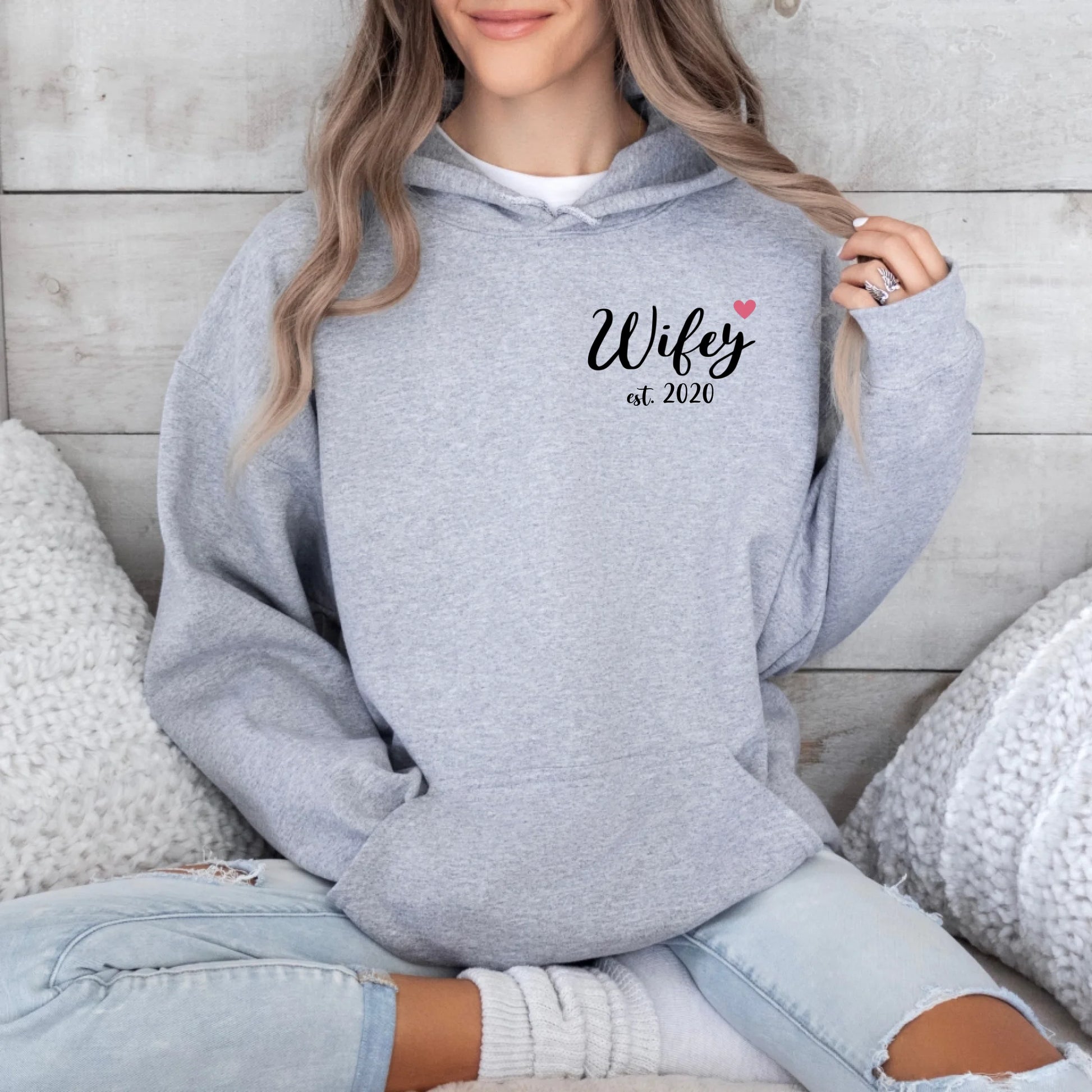 mamagibt Individuelle Partner Hoodies personalisiert mit Datum Wifey Hoodie Couple Wifey Herz Sport Grey