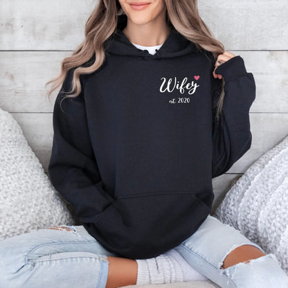 mamagibt Individuelle Partner Hoodies personalisiert mit Datum Wifey Hoodie Couple Wifey Herz Black