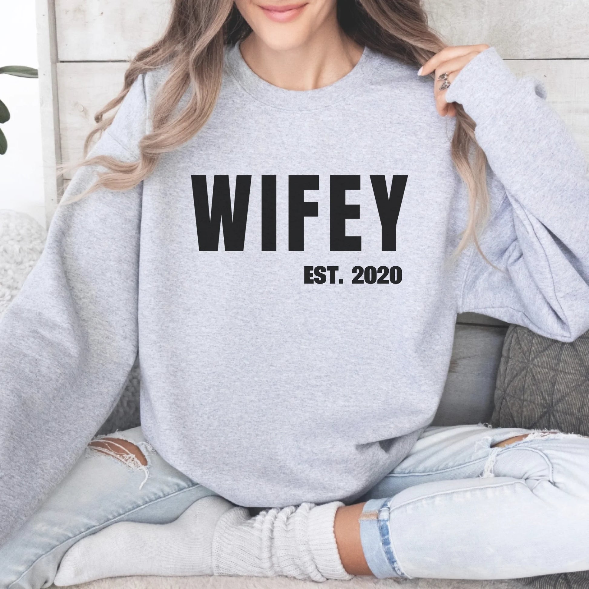 mamagibt Personalisiertes Partner Sweatshirt Wifey Sweatshirt Couple Sport Grey