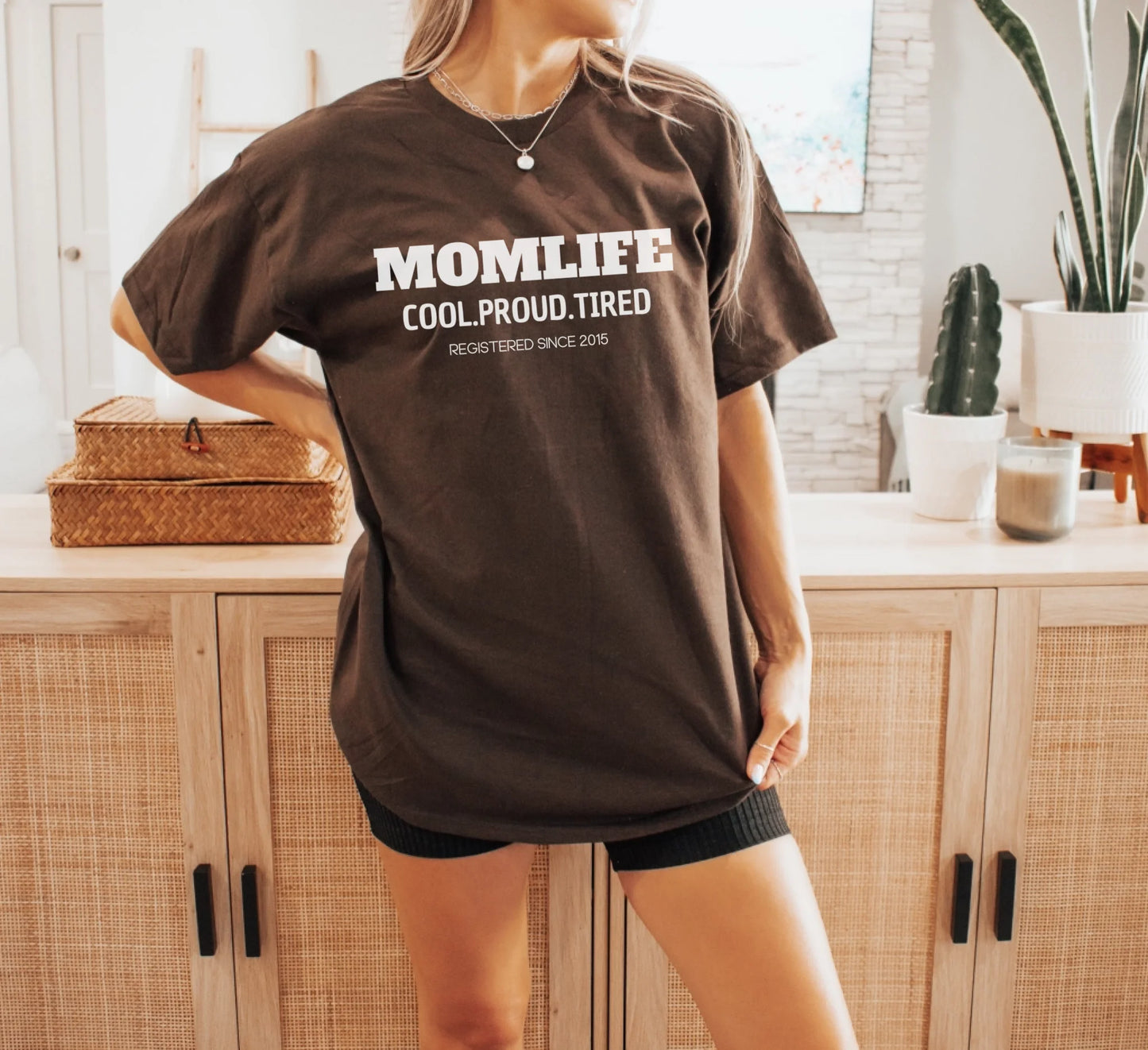 mamagibt Mama T-Shirt Momlife personalisiert Mama T-Shirt momlife personalisiert Dark Chocolate