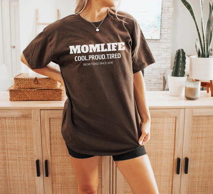 mamagibt Mama T-Shirt Momlife personalisiert Mama T-Shirt momlife personalisiert Dark Chocolate